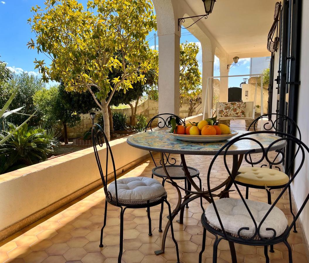 Villa Letizia Rooms & Apartments Noto Kültér fotó